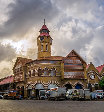 Schlendern Sie über die Märkte von Mumbai, Bundesstaat Maharashtra – Indien 